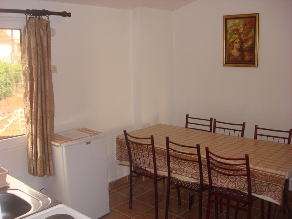 Apartments Kalamperovic Бар Стая снимка